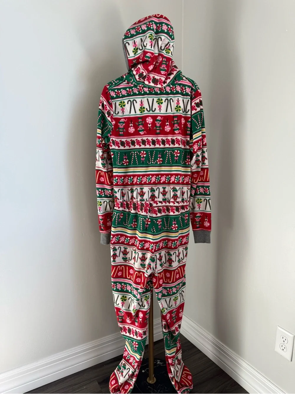 Unbranded garment similar